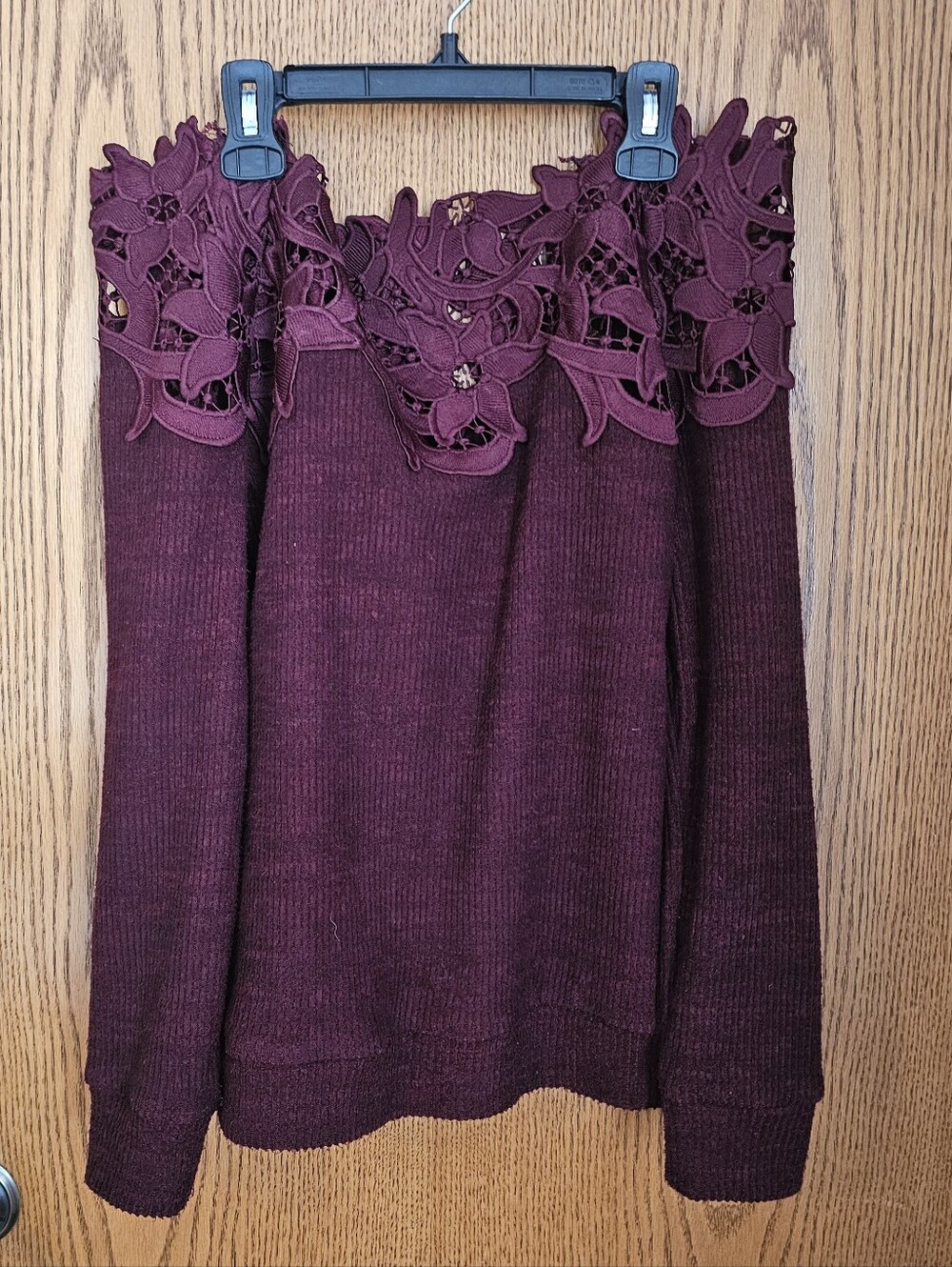 Buckle Black Off-Shoulder Lace Trim Sweater in Wine